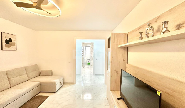 Odsprzedaż - Mieszkanie w bloku - Torrevieja - Playa del Cura