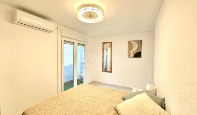 Odsprzedaż - Mieszkanie w bloku - Torrevieja - Playa del Cura