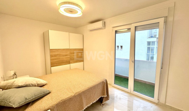 Odsprzedaż - Mieszkanie w bloku - Torrevieja - Playa del Cura