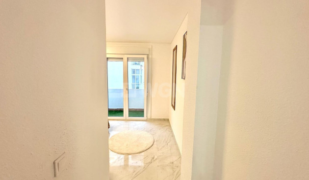 Odsprzedaż - Mieszkanie w bloku - Torrevieja - Playa del Cura