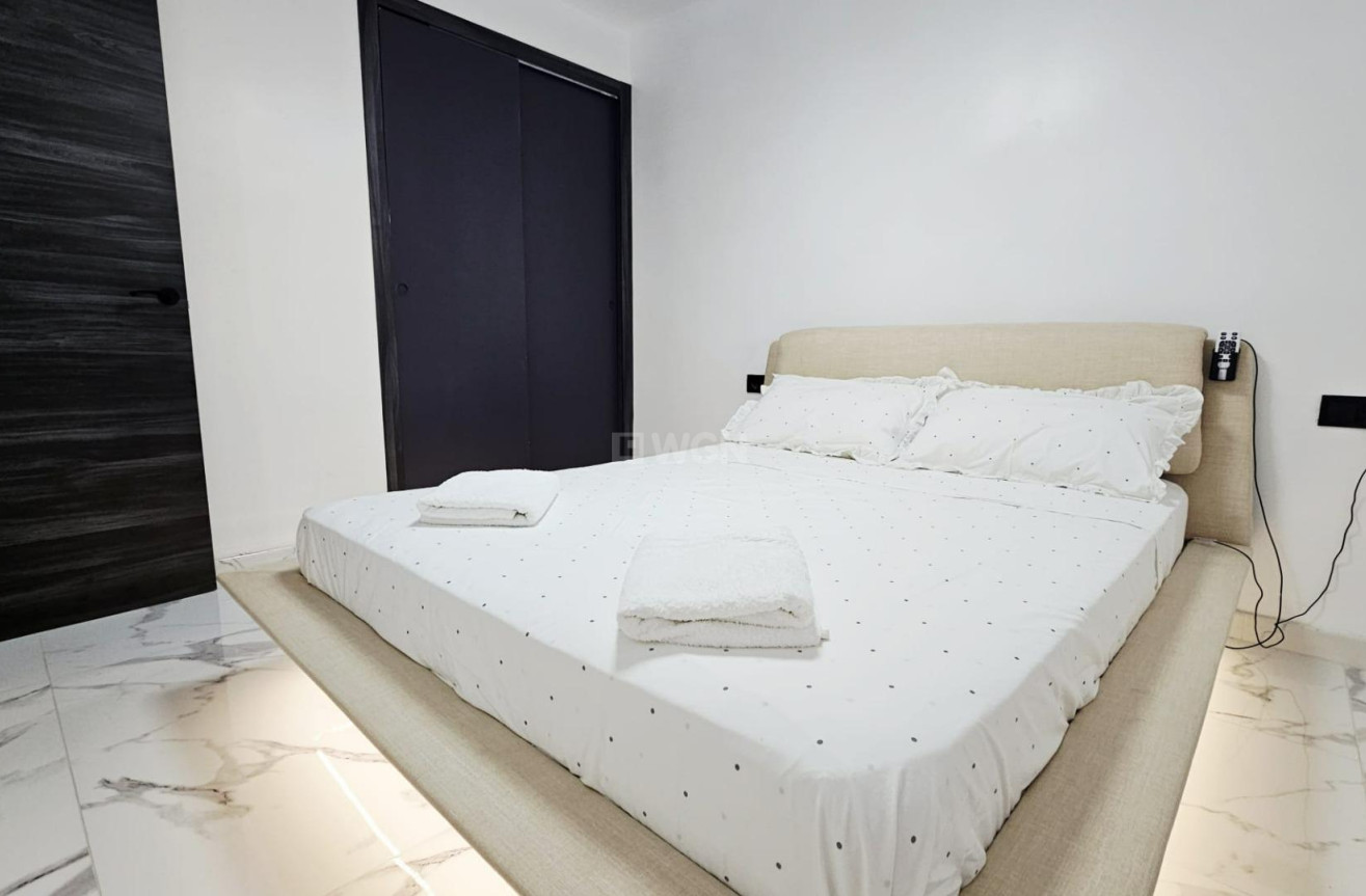 Resale - Apartment / flat - Torrevieja - Acequion