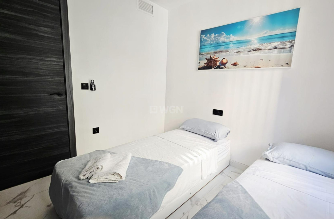 Resale - Apartment / flat - Torrevieja - Acequion