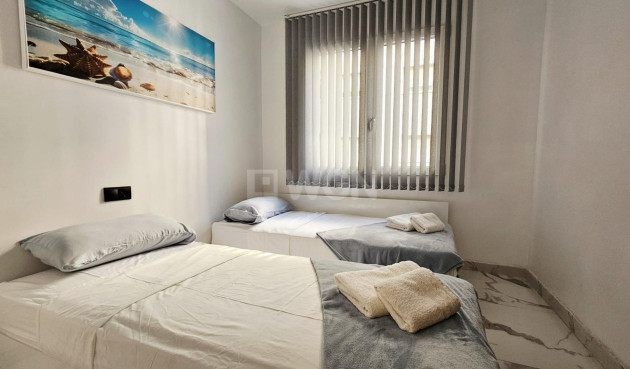 Resale - Apartment / flat - Torrevieja - Acequion