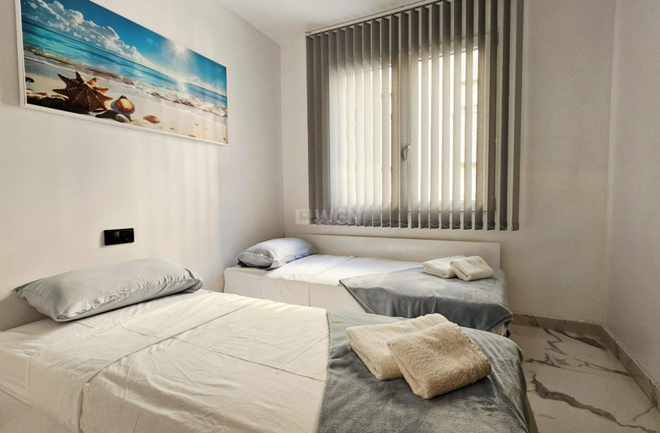 Resale - Apartment / flat - Torrevieja - Acequion