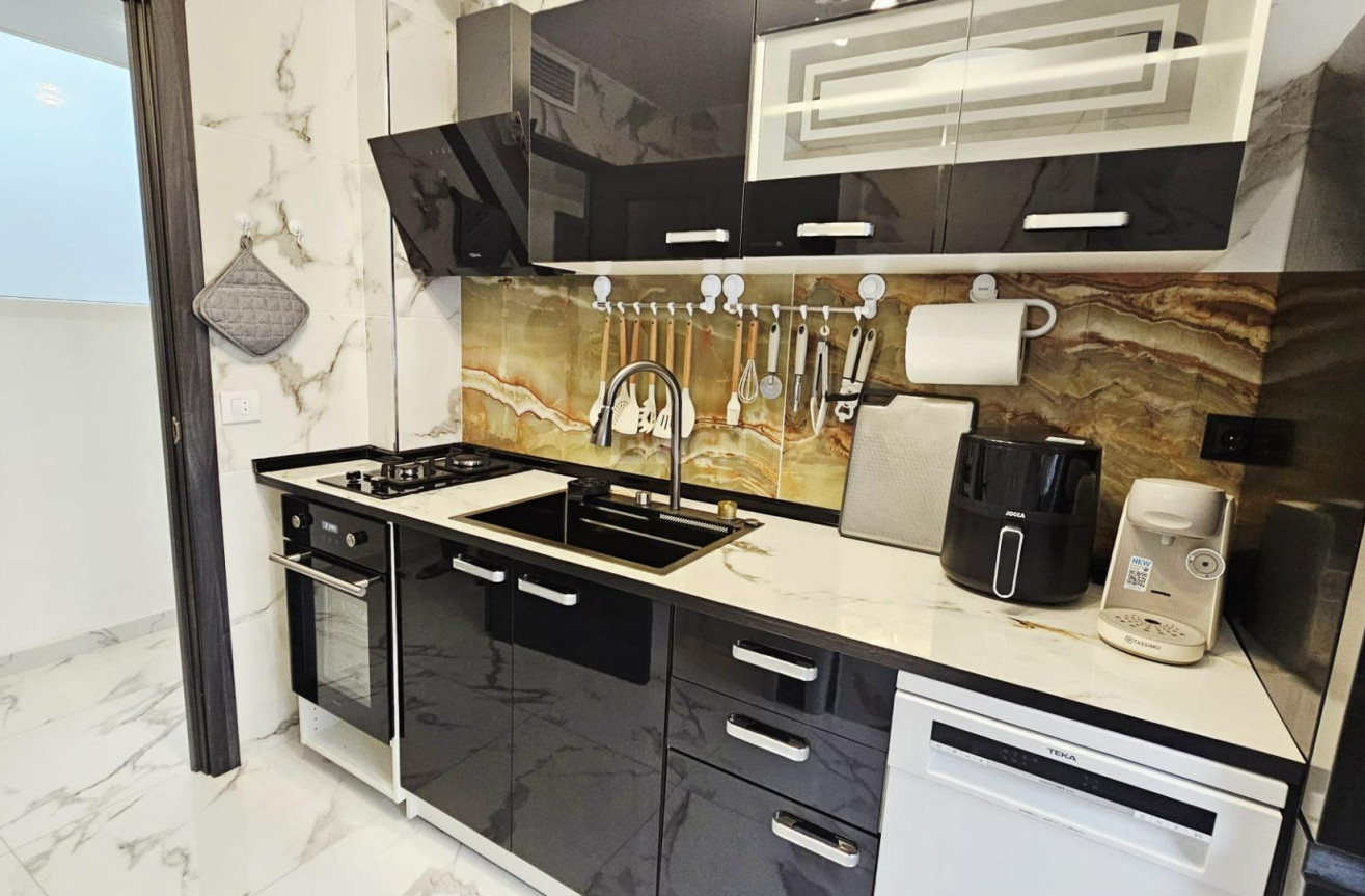 Resale - Apartment / flat - Torrevieja - Acequion