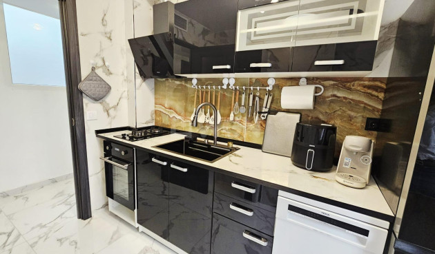 Resale - Apartment / flat - Torrevieja - Acequion