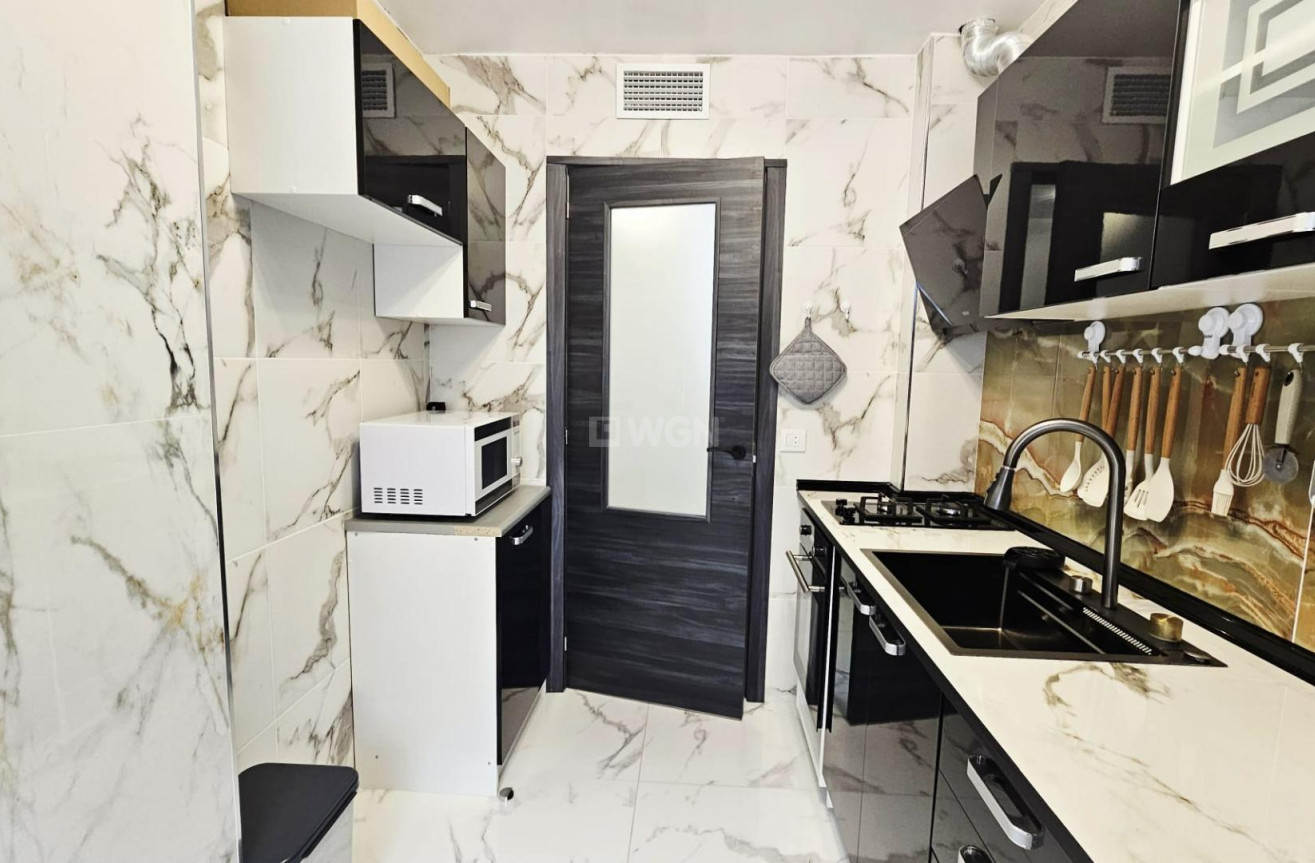 Resale - Apartment / flat - Torrevieja - Acequion