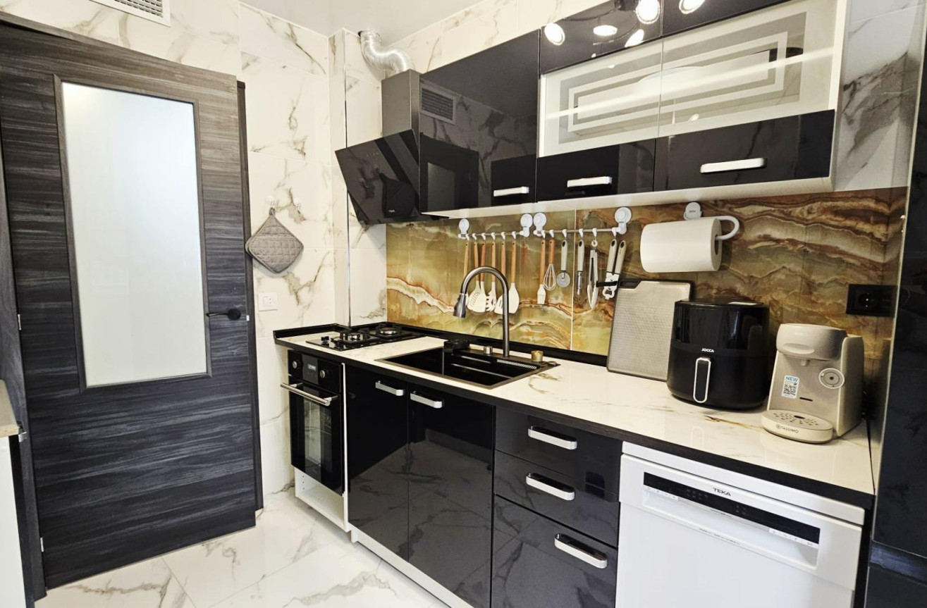 Resale - Apartment / flat - Torrevieja - Acequion