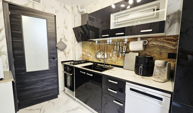 Resale - Apartment / flat - Torrevieja - Acequion