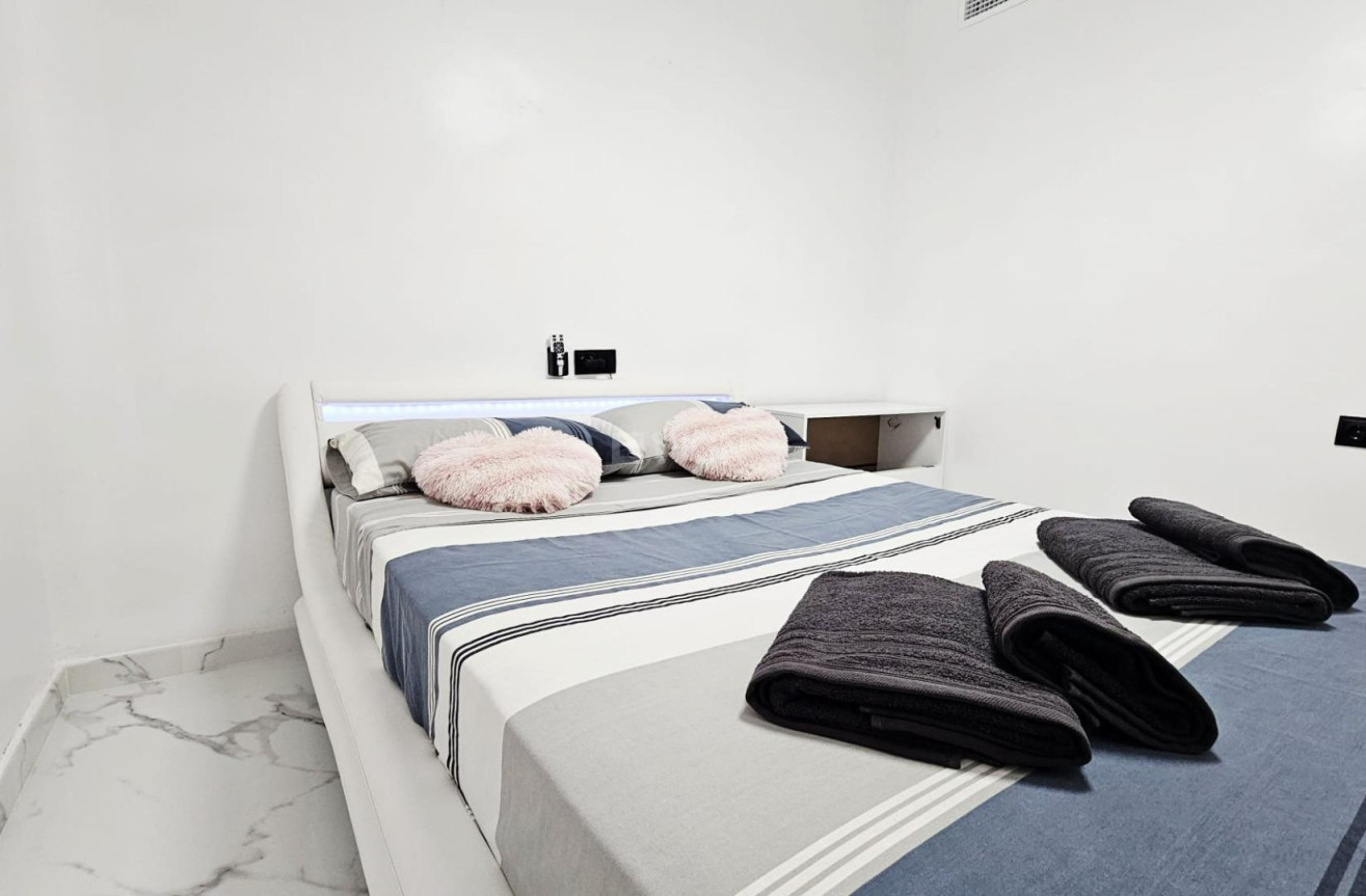 Resale - Apartment / flat - Torrevieja - Acequion