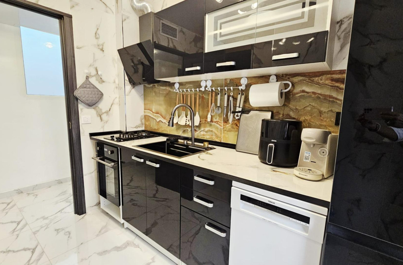 Resale - Apartment / flat - Torrevieja - Acequion