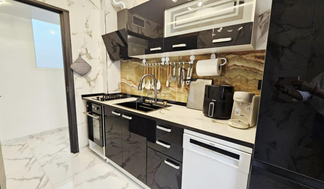 Resale - Apartment / flat - Torrevieja - Acequion