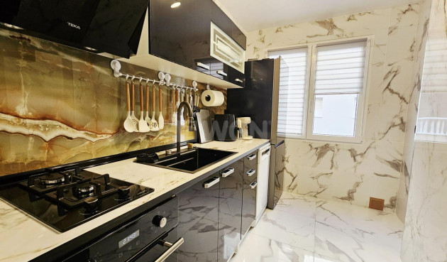 Resale - Apartment / flat - Torrevieja - Acequion