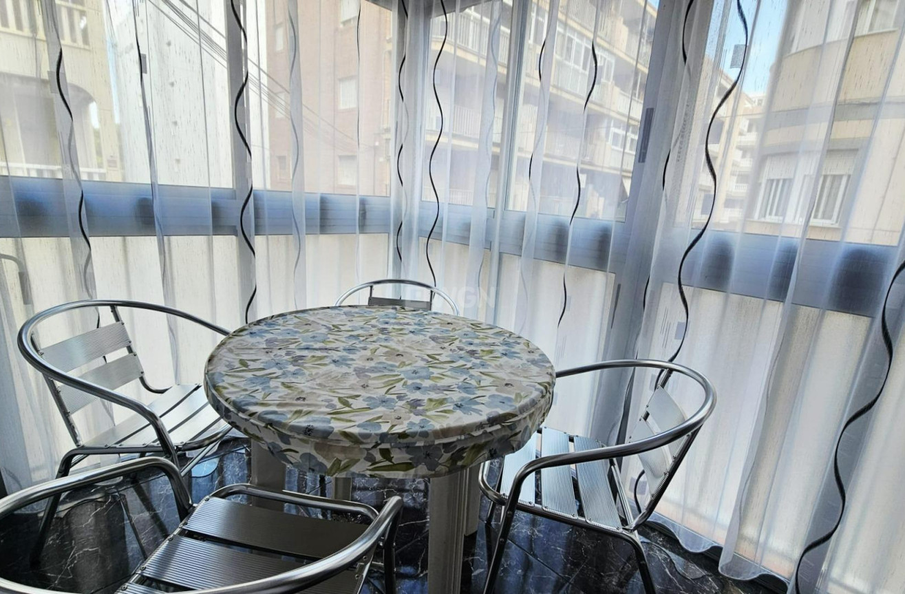 Resale - Apartment / flat - Torrevieja - Acequion