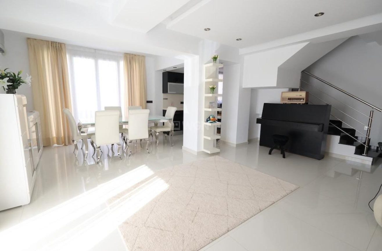 Resale - Villa - Cabo Roig - Costa Blanca