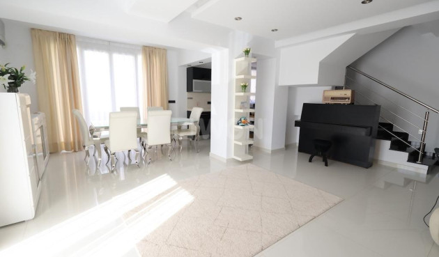 Resale - Villa - Cabo Roig - Costa Blanca