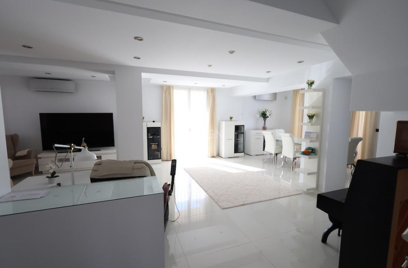Resale - Villa - Cabo Roig - Costa Blanca