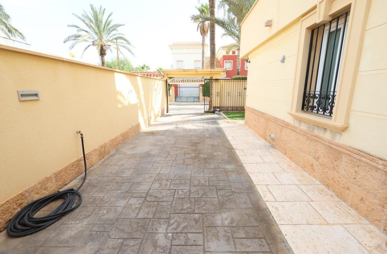 Resale - Villa - Cabo Roig - Costa Blanca