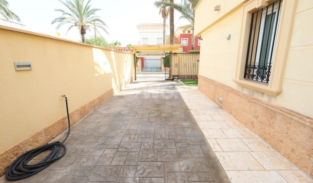 Resale - Villa - Cabo Roig - Costa Blanca
