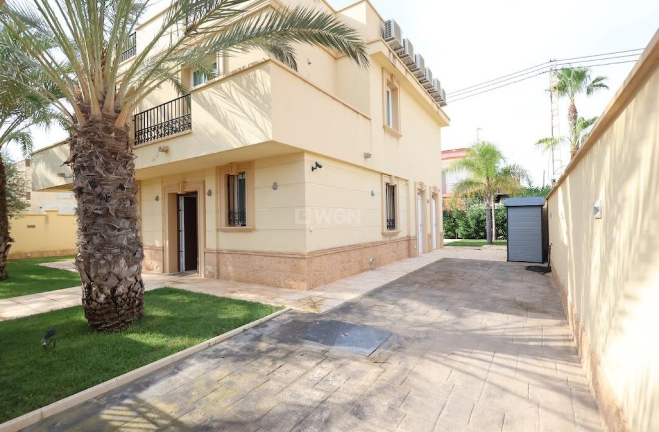 Resale - Villa - Cabo Roig - Costa Blanca