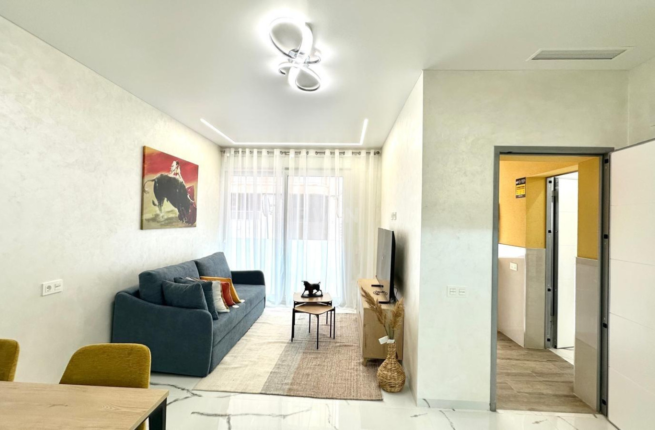 Odsprzedaż - Mieszkanie w bloku - Torrevieja - Playa del Cura