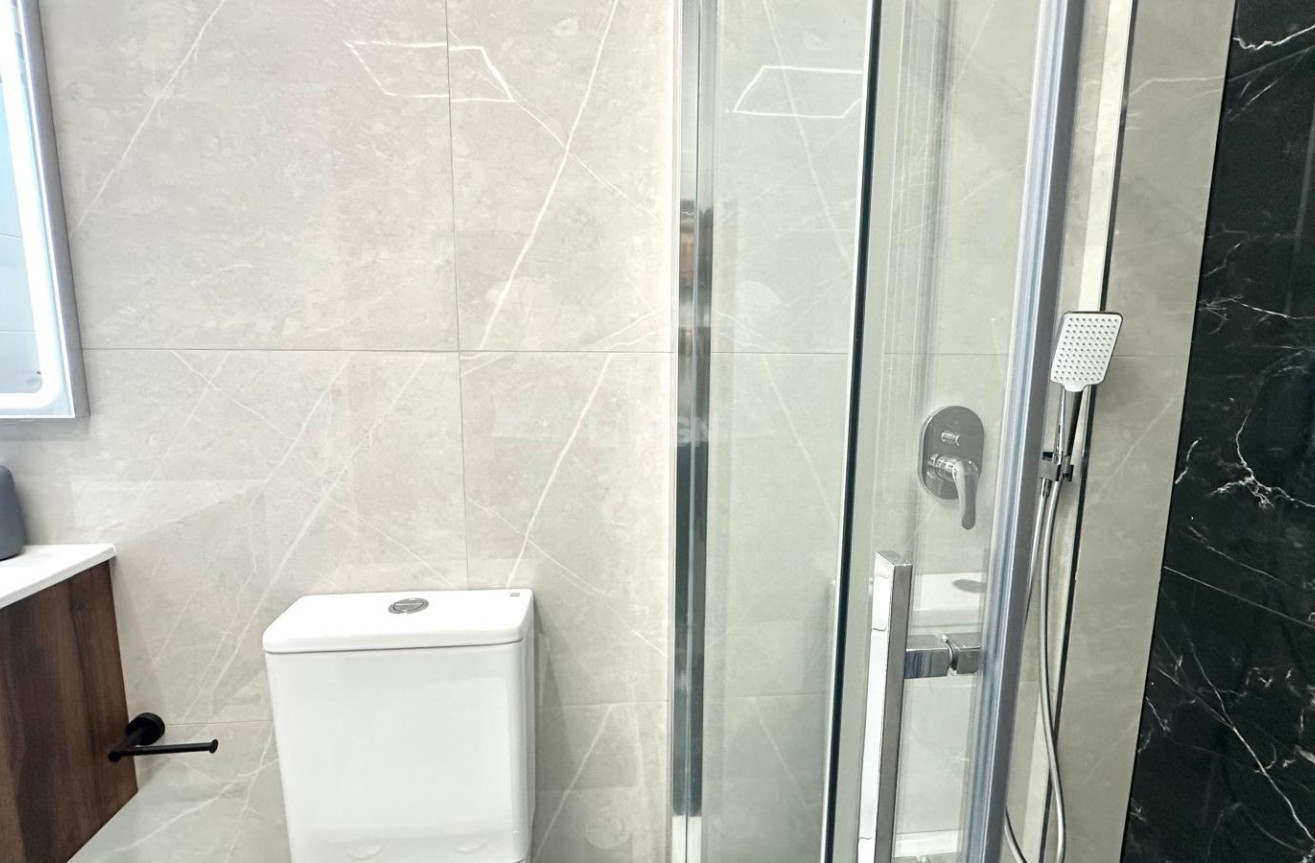 Odsprzedaż - Mieszkanie w bloku - Torrevieja - Playa del Cura