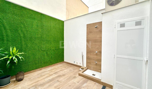 Odsprzedaż - Mieszkanie w bloku - Torrevieja - Playa del Cura