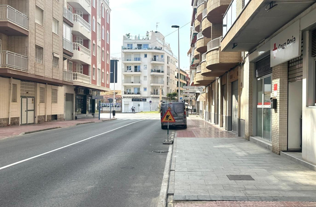 Odsprzedaż - Mieszkanie w bloku - Torrevieja - Playa del Cura