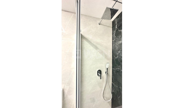 Odsprzedaż - Mieszkanie w bloku - Torrevieja - Playa del Cura