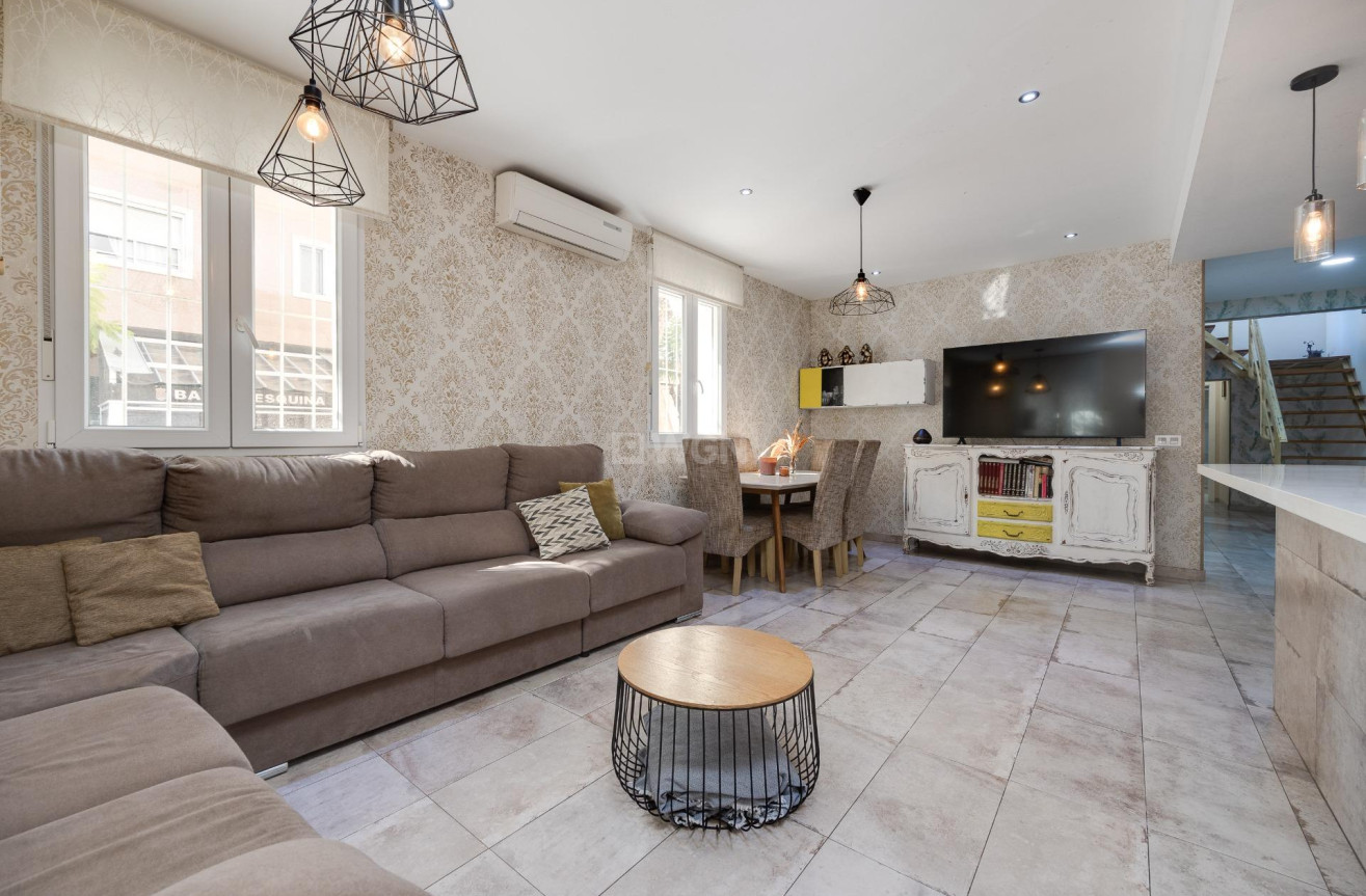 Odsprzedaż - Kamienica - Torrevieja - Centro