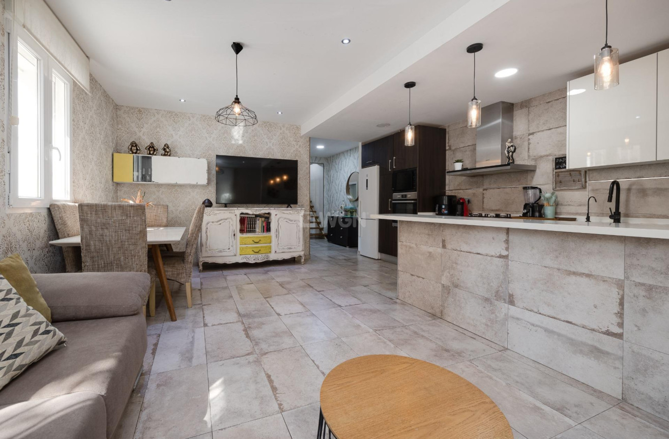 Odsprzedaż - Kamienica - Torrevieja - Centro