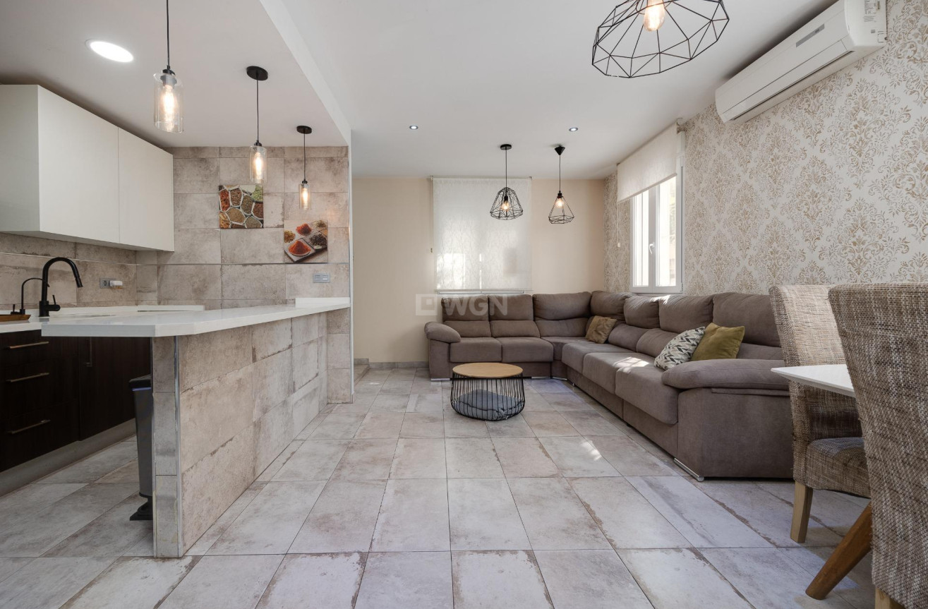 Odsprzedaż - Kamienica - Torrevieja - Centro