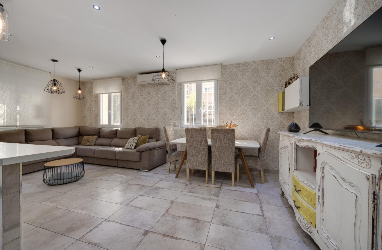 Odsprzedaż - Kamienica - Torrevieja - Centro