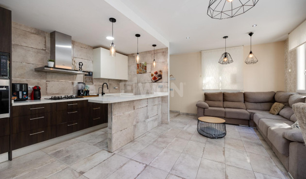 Odsprzedaż - Kamienica - Torrevieja - Centro