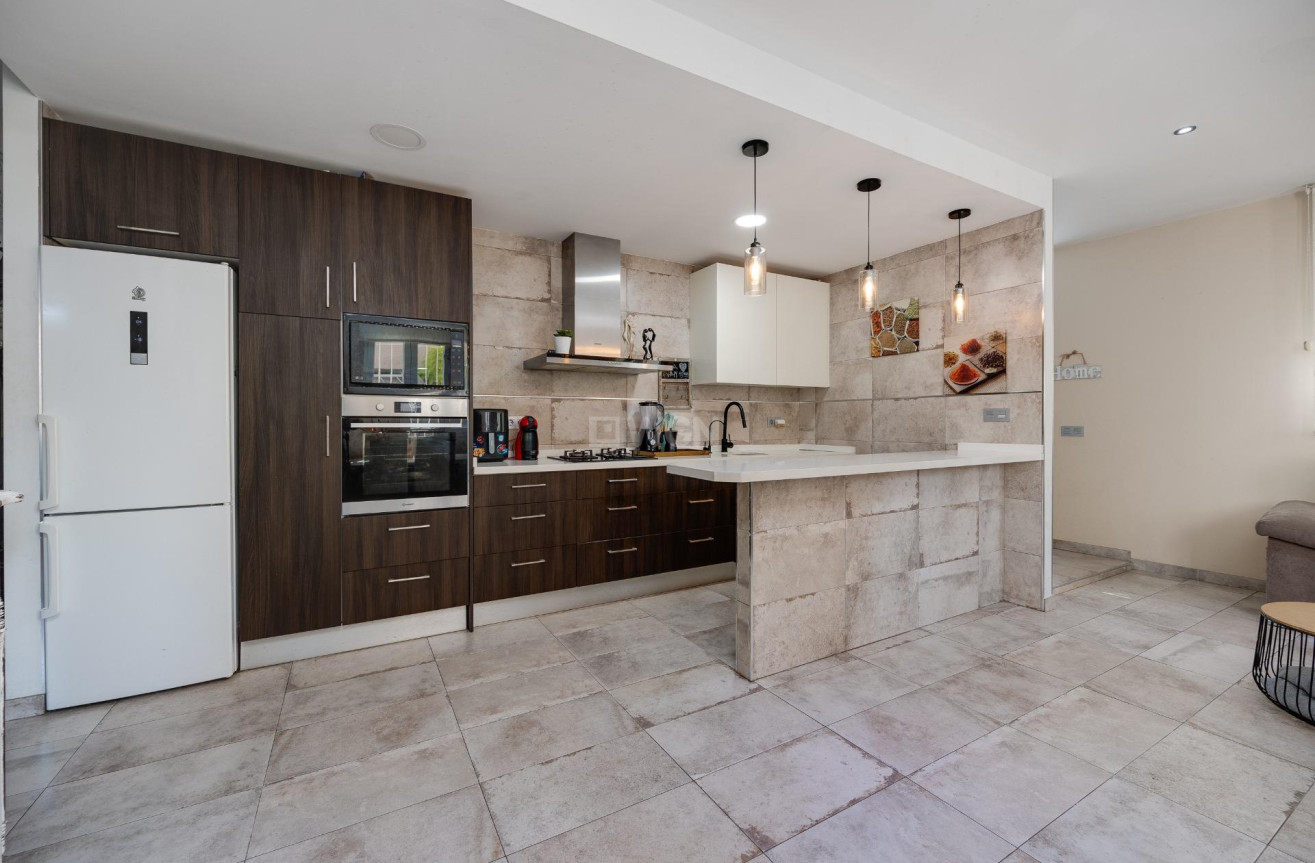 Odsprzedaż - Kamienica - Torrevieja - Centro