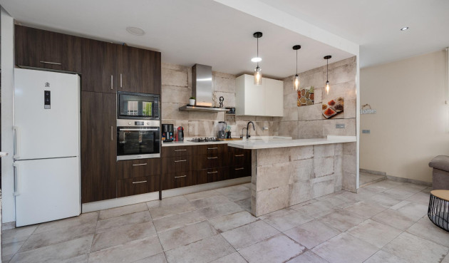 Odsprzedaż - Kamienica - Torrevieja - Centro