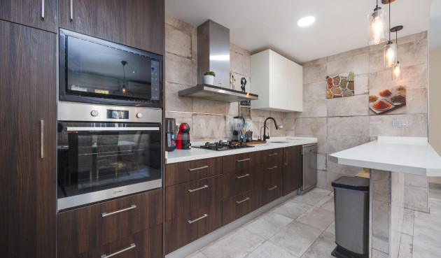 Odsprzedaż - Kamienica - Torrevieja - Centro