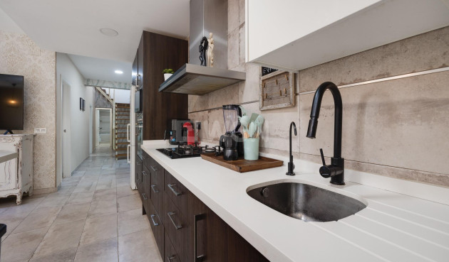 Odsprzedaż - Kamienica - Torrevieja - Centro