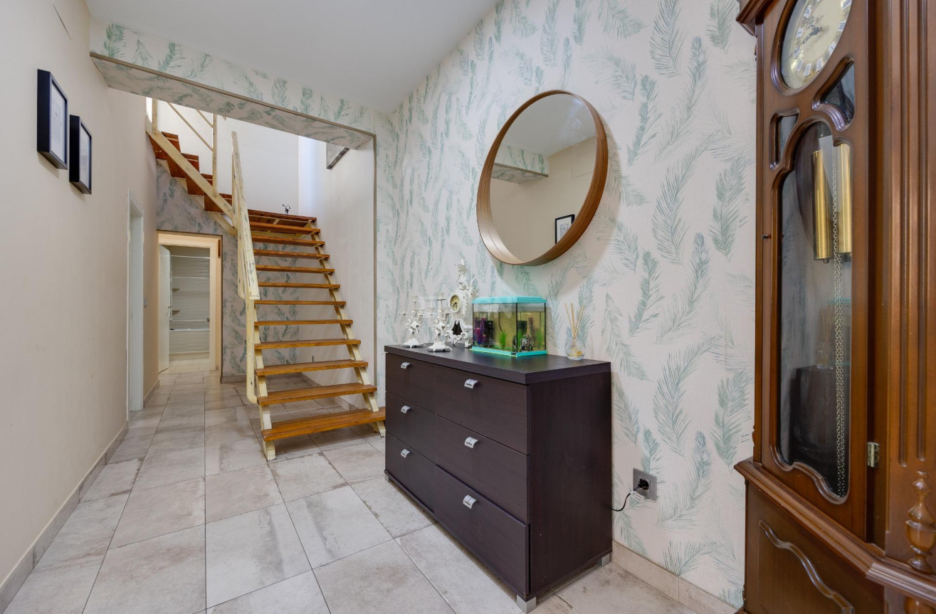 Odsprzedaż - Kamienica - Torrevieja - Centro