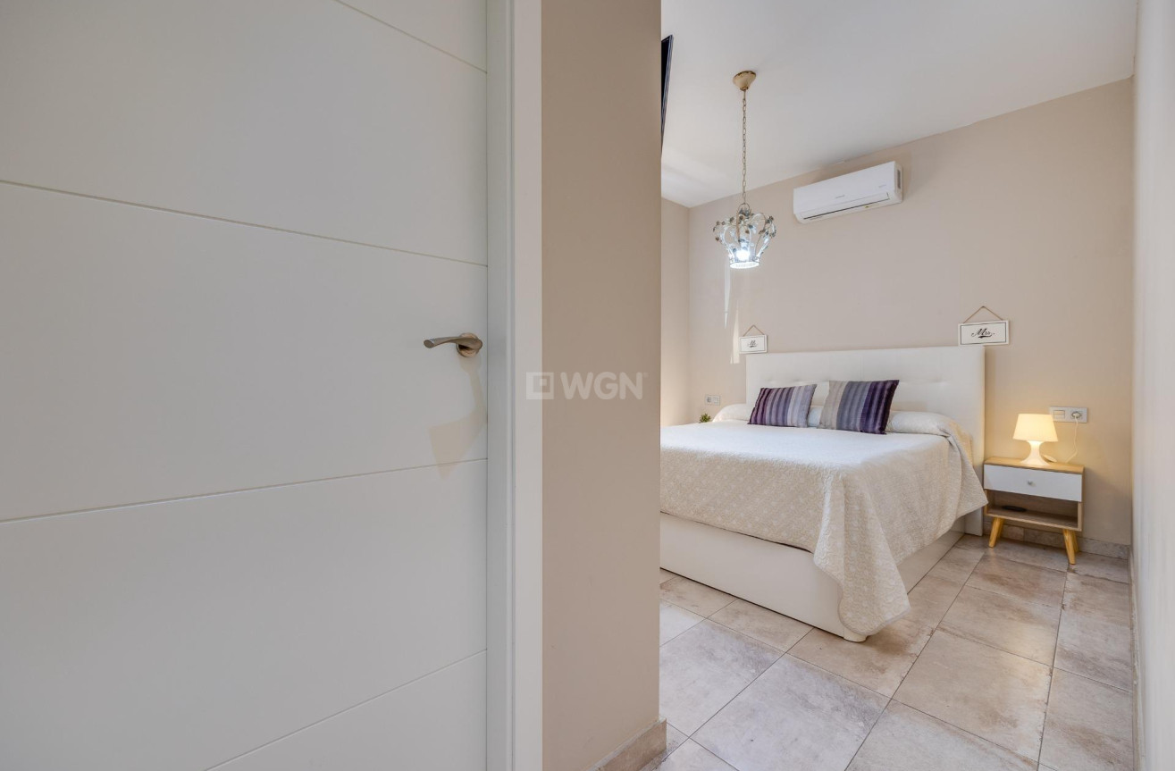 Odsprzedaż - Kamienica - Torrevieja - Centro