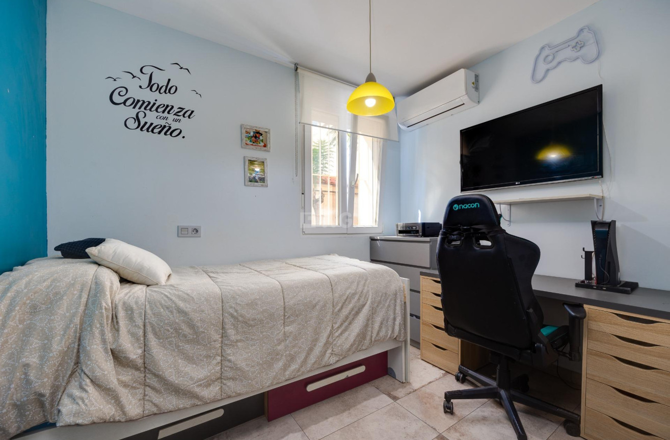 Odsprzedaż - Kamienica - Torrevieja - Centro