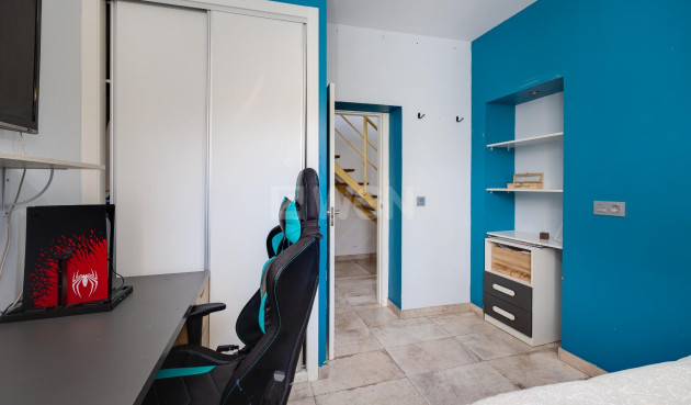 Odsprzedaż - Kamienica - Torrevieja - Centro