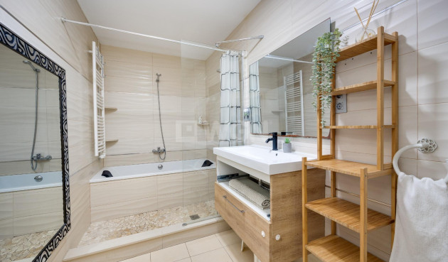 Odsprzedaż - Kamienica - Torrevieja - Centro