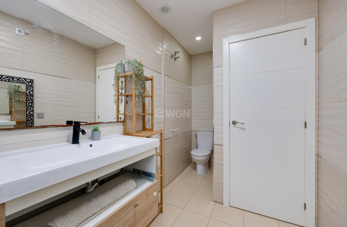 Odsprzedaż - Kamienica - Torrevieja - Centro