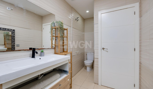 Odsprzedaż - Kamienica - Torrevieja - Centro