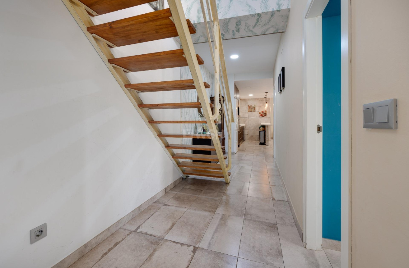 Odsprzedaż - Kamienica - Torrevieja - Centro