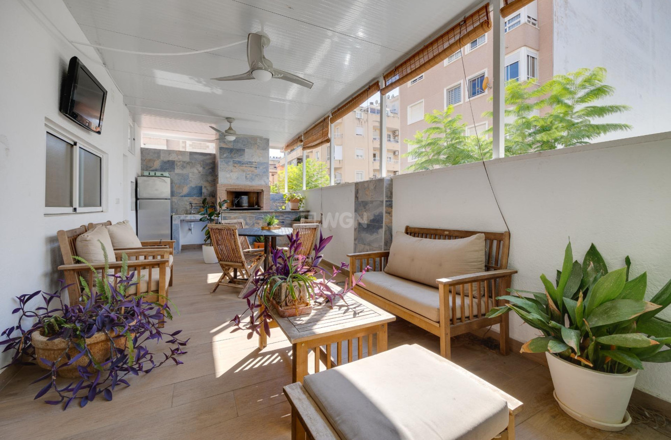 Odsprzedaż - Kamienica - Torrevieja - Centro