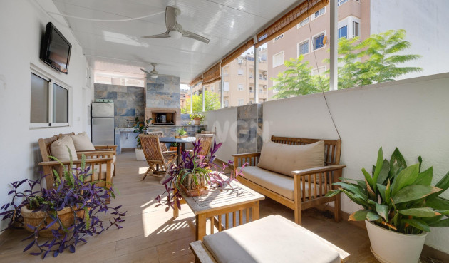 Odsprzedaż - Kamienica - Torrevieja - Centro