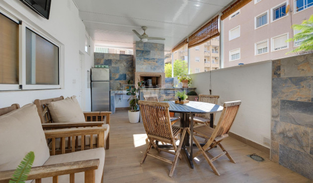 Odsprzedaż - Kamienica - Torrevieja - Centro