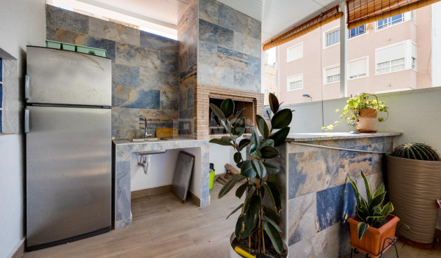 Odsprzedaż - Kamienica - Torrevieja - Centro